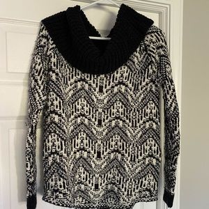 Abercrombie black & white sweater